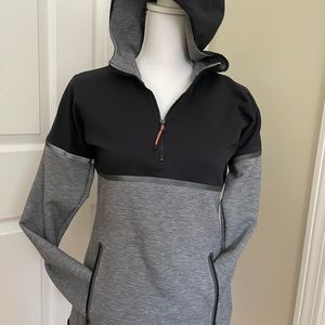 S Saucony half zip hoodie